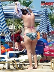 12 pictures - White bikini asses looking so good