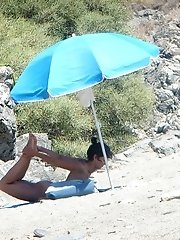 12 pictures - Nude fems showing the natural boobs