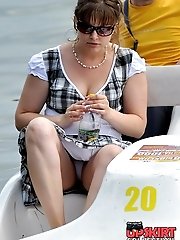 24 pictures - Accidental upskirt of girl on high heels