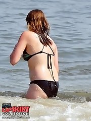 12 pictures - Big butt bikini babes teasing public