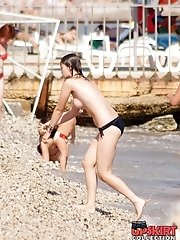 12 pictures - Bikini slut enticing body dance