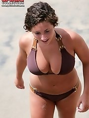 12 pictures - Heavy titted fem in hot sexy bikini