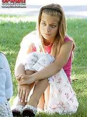 12 pictures - Hot pantyhose upskirt photos