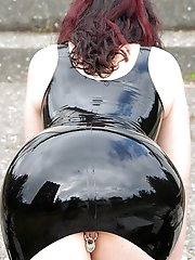 5 pictures - Upskirt hunter gallery
