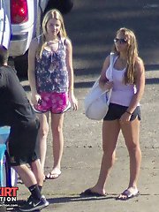 12 pictures - Bikini hotties got on voyeur camera