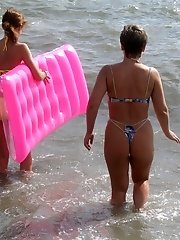 8 pictures - sexy bikini photos