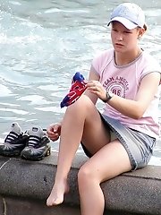 8 pictures - upskirt lip slip voyeur picture gallery