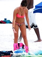 12 pictures - Exclusive bikini butts for your fun