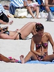 12 pictures - Girls showing hot goodies in bikini