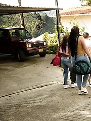 8 pictures - Valery Ponce Colombian Overlook