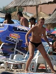 12 pictures - A cutie on open swim suit at the Poipu