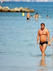 12 pictures - Horniest bikini slip voyeured on cam