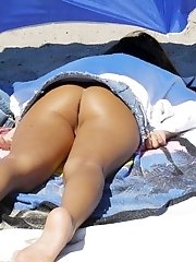 12 pictures - Nude pussy up skirt on the beach