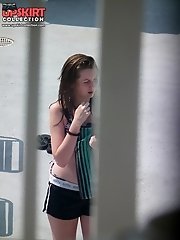 12 pictures - Tiny bikini gal admired by hunter