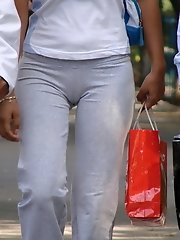 12 pictures - Cameltoe upskirt gallery