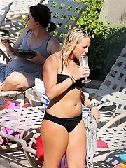 12 pictures - Hot bikini teens ready to play