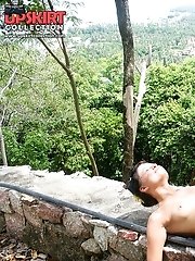 12 pictures - Hot naturist booty on the closeups