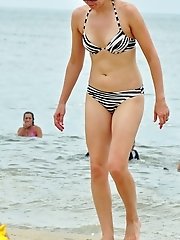12 pictures - Bikini beach nudity secretly spied