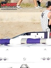 12 pictures - Hot bikini butts played on the cam