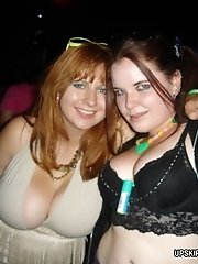 7 pictures - Kinky babes' upblouse view getting recorded
